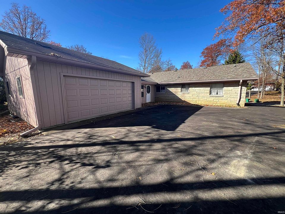 2nd image of 611 Black Rd