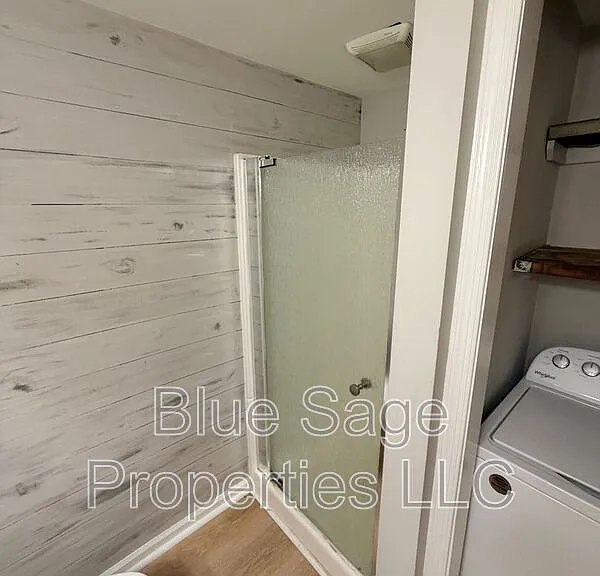 913 8th Ave — Photo 12