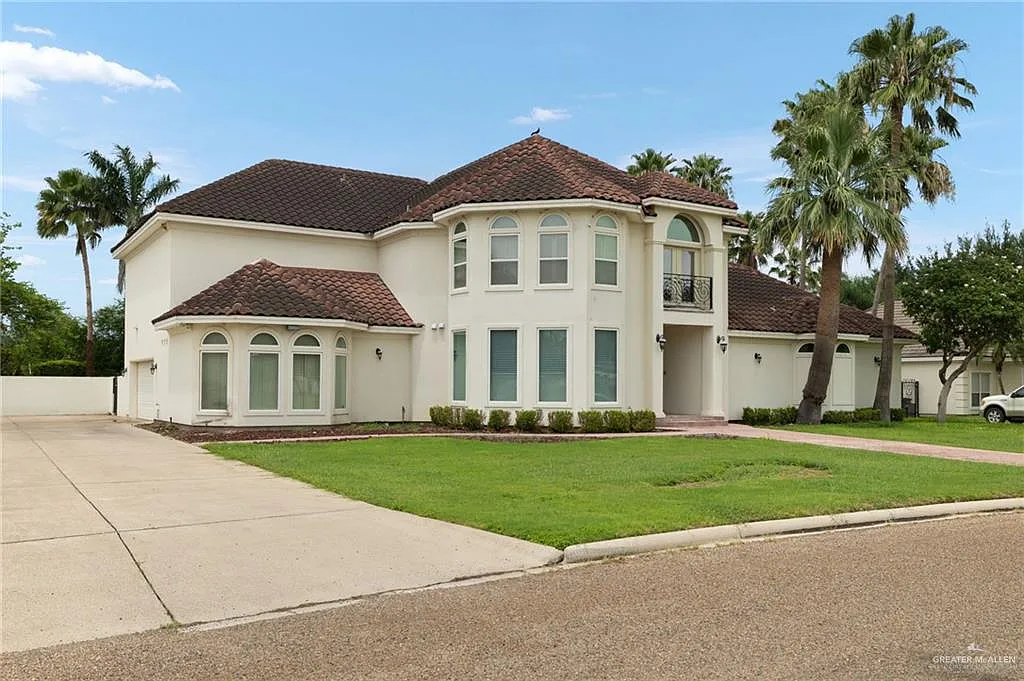 5 bed, 5.5 bath, 4486 sqft, $5,100 — Photo 2