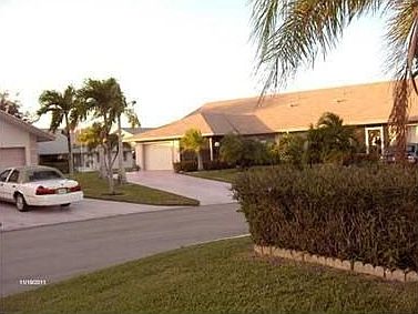 3rd image of 3225 Anthony Cir S