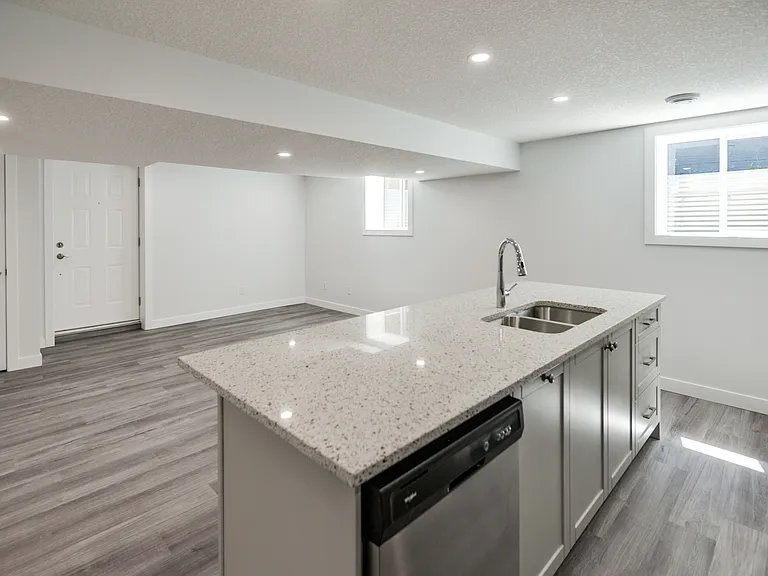 4 Trafford Pl NW #R — Photo 5