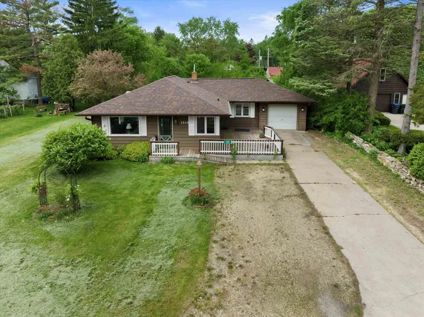1515 Algoma St, New London, WI 54961
