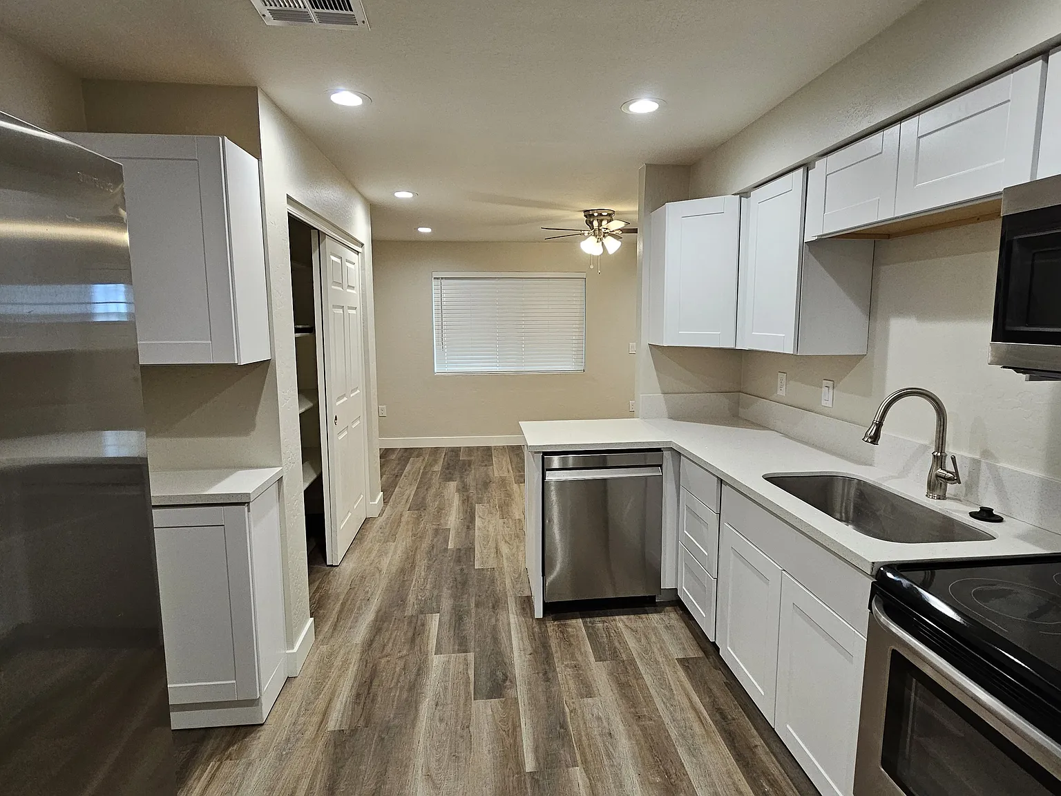 7 bed, 2115 sqft, $550 — Photo 4