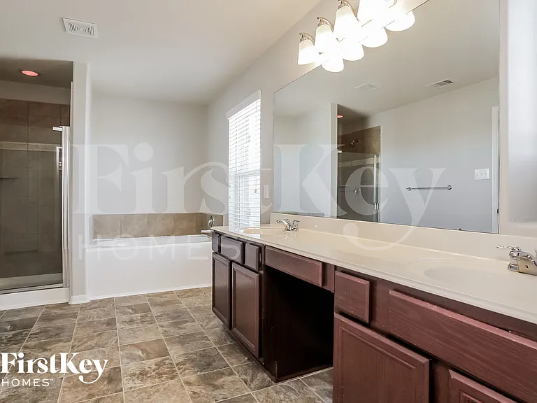 5046 Dappled Grove Trl — Photo 9