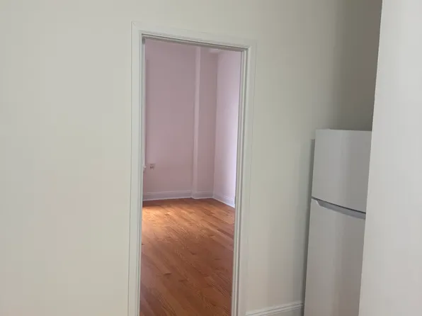 808 West End Avenue image 2 of 8