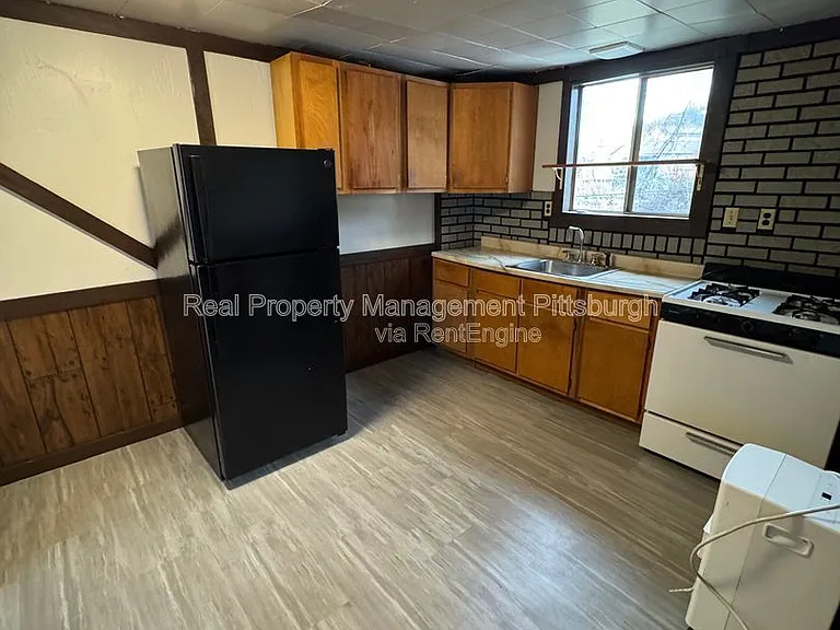 2837 Capitol St — Photo 3