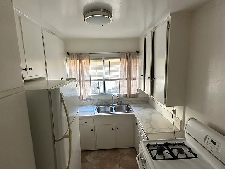 12835 Burbank Blvd #3 — Photo 10