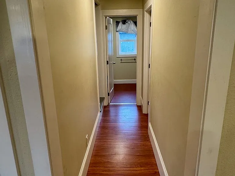 535 NE 94th Ave — Photo 5