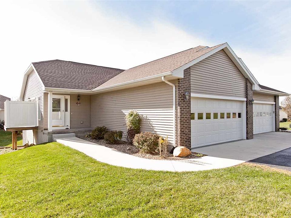 1st image of 939 Willow Ln #B