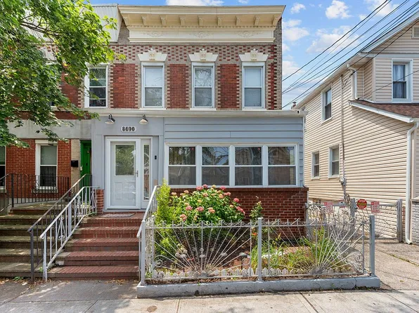 8690 102nd St, Richmond Hill, NY 11418