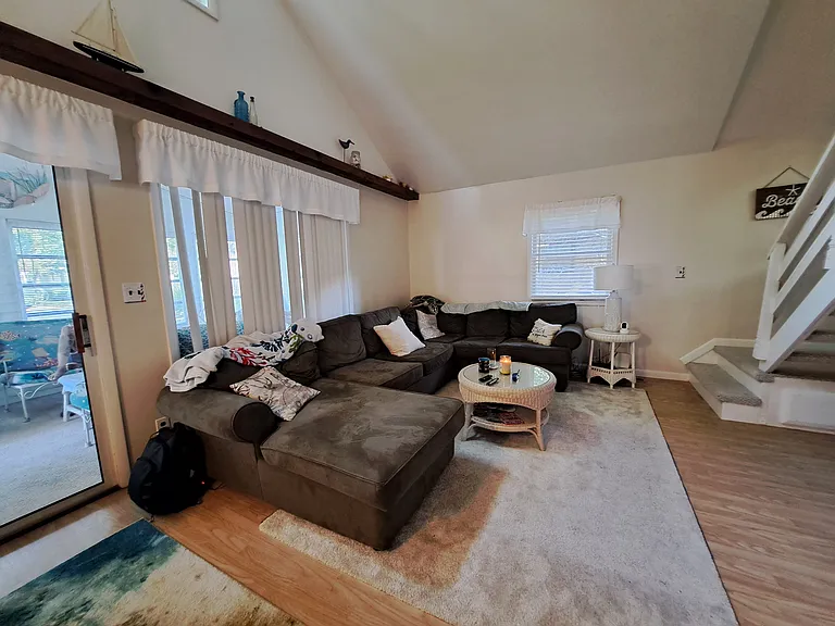 23020 Linden Dr — Photo 3