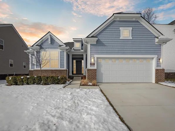 1945 Emerald Ln, Wixom, MI 48393