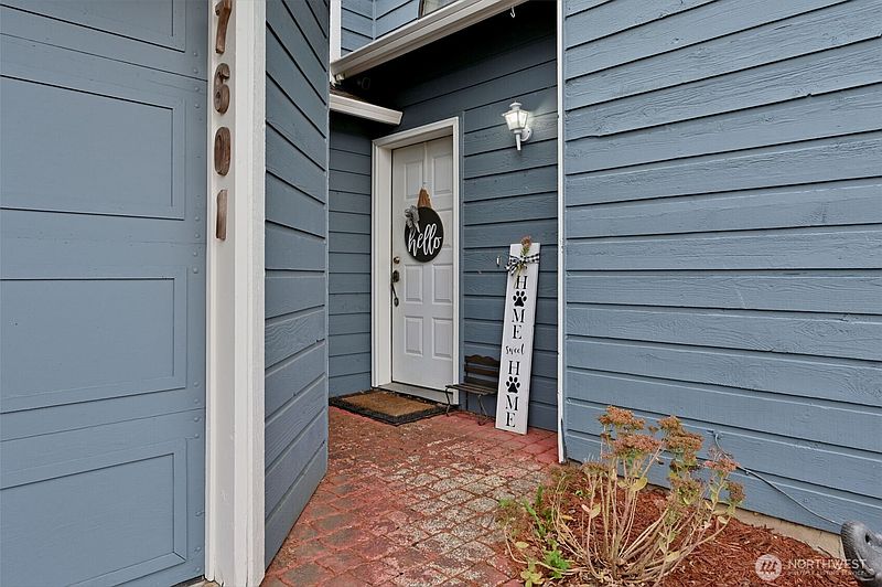 2nd image of 7601 Colony Court NE