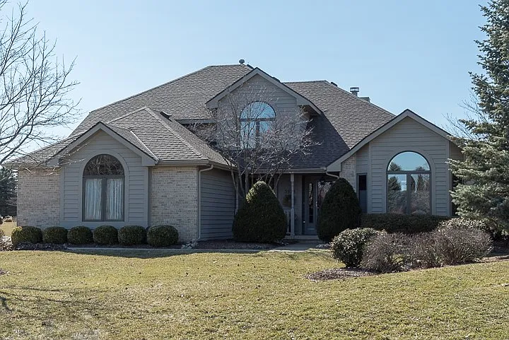 5928 Creekview Ct photo 1