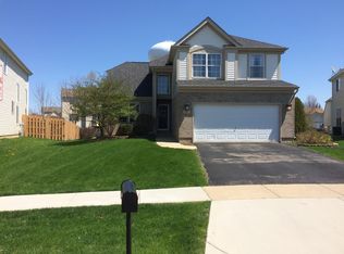 121 Emerald Dr, Streamwood, IL