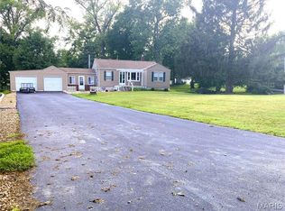 524 Meadow Ln, Collinsville, IL