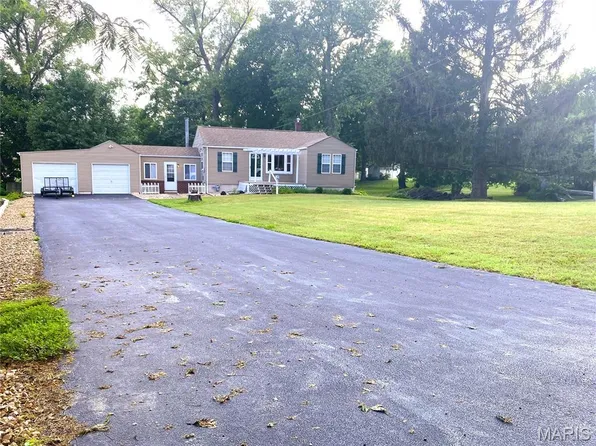 524 Meadow Ln, Collinsville, IL 62234