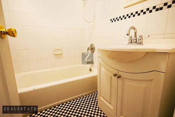 Rented by ZealEstate Group Inc | media 36