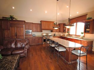 5555 Glen Oaks Point, West Des Moines, IA 50266