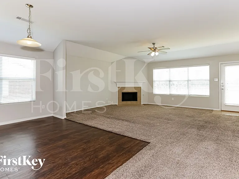 1422 Waldrop Dr — Photo 2