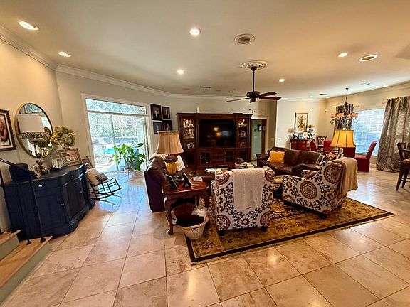 5th image of 102 Hiddenpine Pl