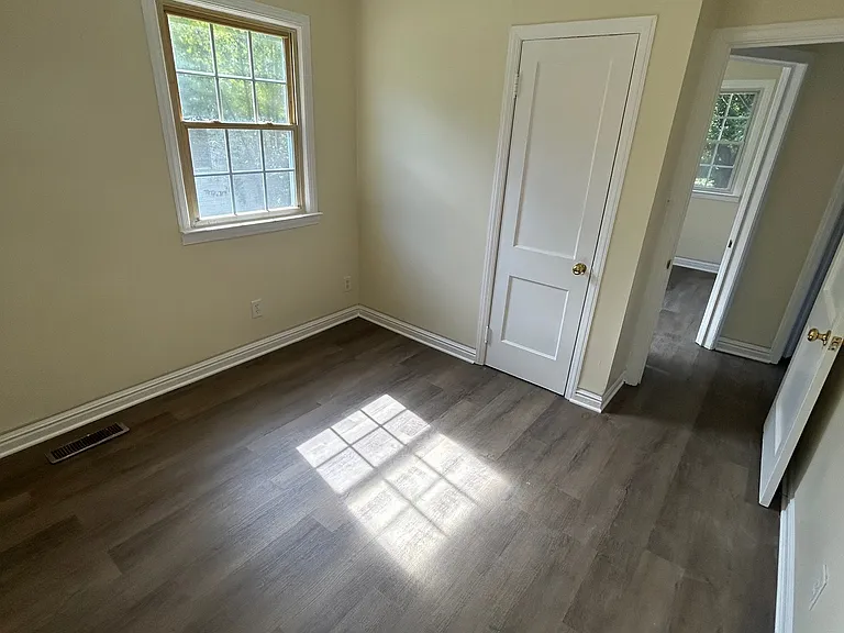 2805 Victory Dr — Photo 4
