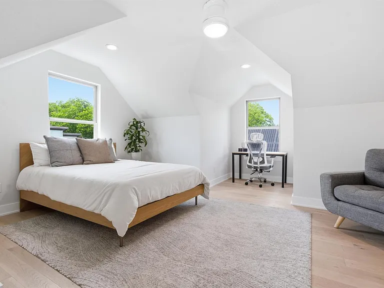 2710 Zaragosa St #A — Photo 20