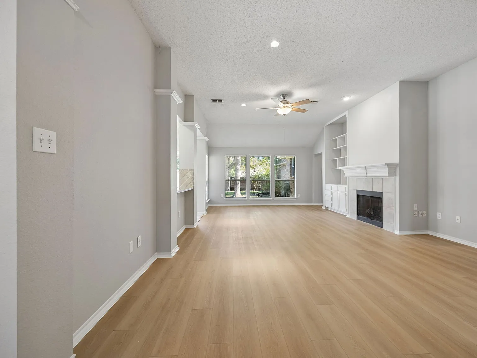 3 bed, 1829 sqft, $2,900 — Photo 3