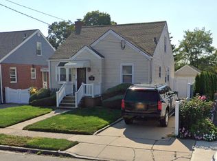 12 Scherer Blvd, Franklin Square, NY 11010