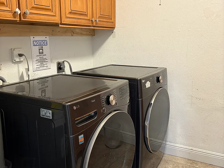 NW 38th Pl — Photo 7