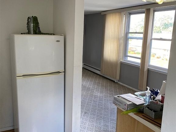 4th image of 81 Idaho St