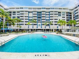 800 West Ave