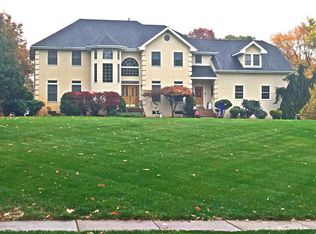 3 Legends Dr, Monroe Township, NJ 08831