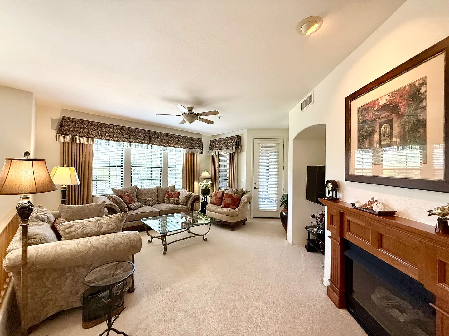 Luxury Fully Furnished Golf Course Condo in Gated Hassayampa! — Photo 4