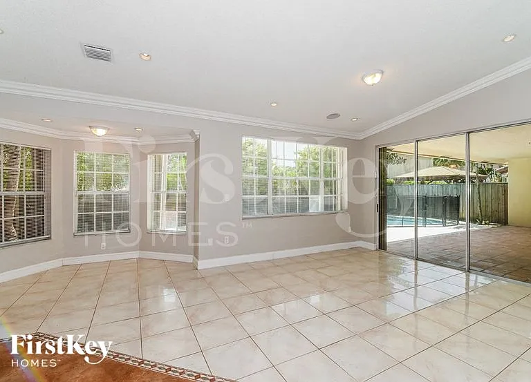 10901 SW 161st Pl — Photo 3