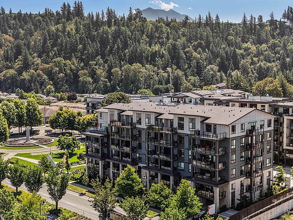 2nd image of 45497 Campus Dr #401