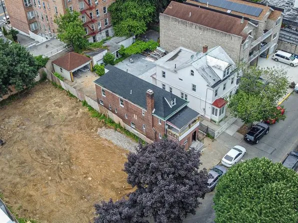 679 East 221st Street image 26 of 30