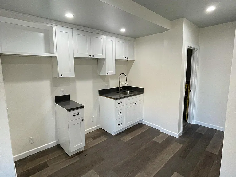 2033 E 4th St #2 — Photo 8