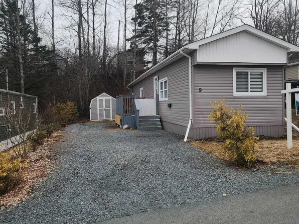 9 Heather St, Halifax, NS B4E 1C9