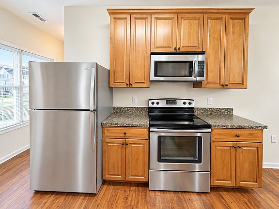 5th image of 1427 Taylor Grove Ln #2
