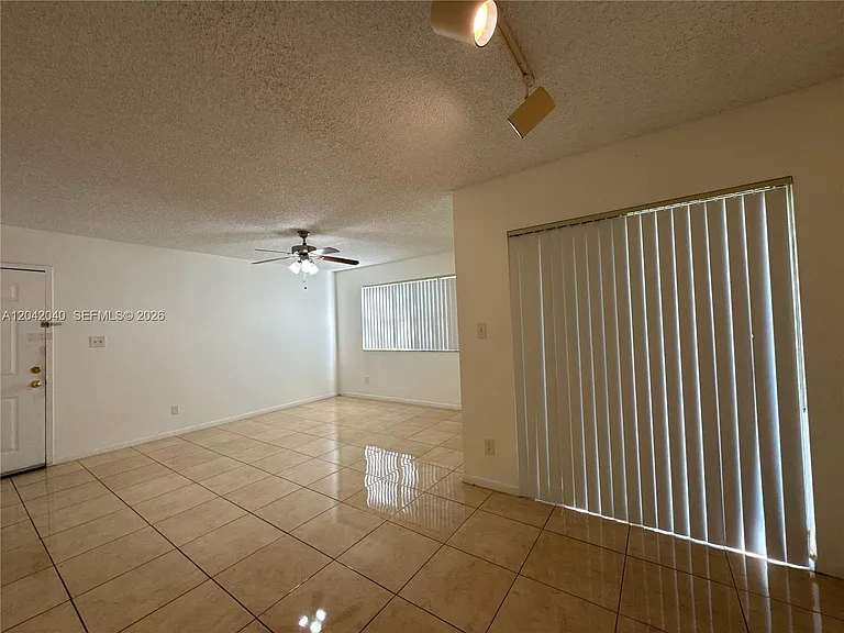 550 S Park Rd #188 — Photo 5