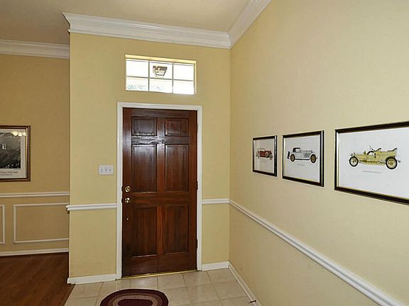 Large open Foyer to welcome your guests