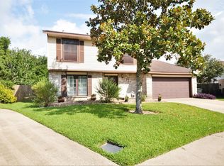 511 Tresvant Dr, Webster, TX 77598