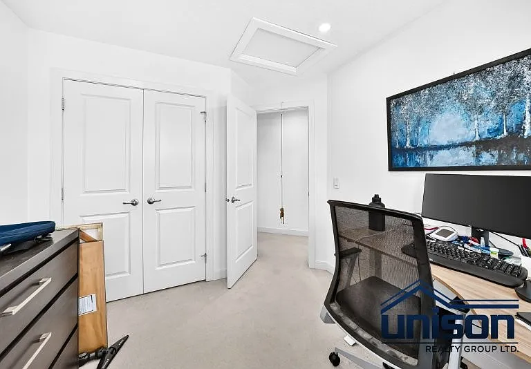 47 N Evanspark Rd NW — Photo 56