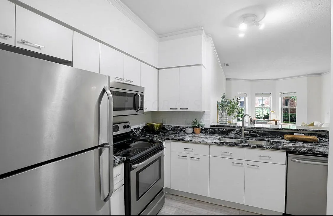 34 W Russell St — Photo 3