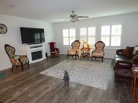 4th image of 641 Lanai Dr