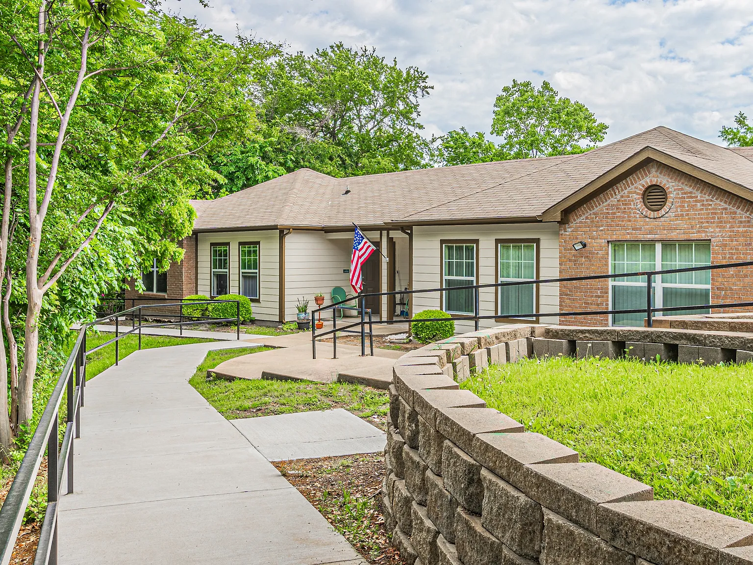 Park Manor Senior Apartments — Photo 3
