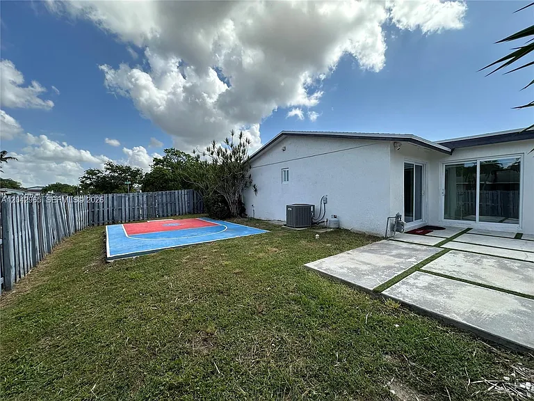 10010 SW 162nd St — Photo 22