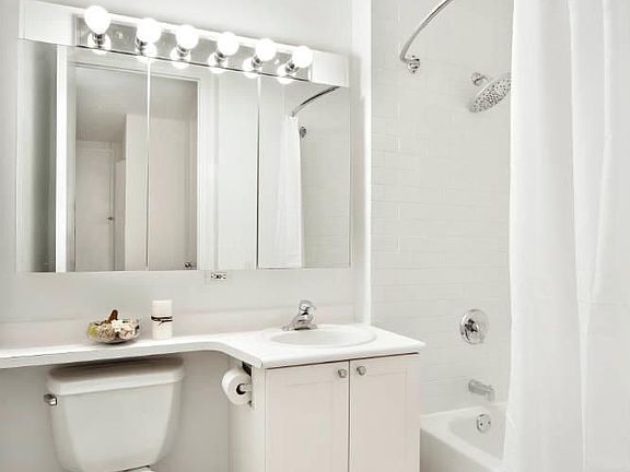 4th image of 88 Greenwich St APT 415