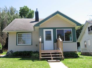 1319 Crescent Dr, Newton, IA 50208